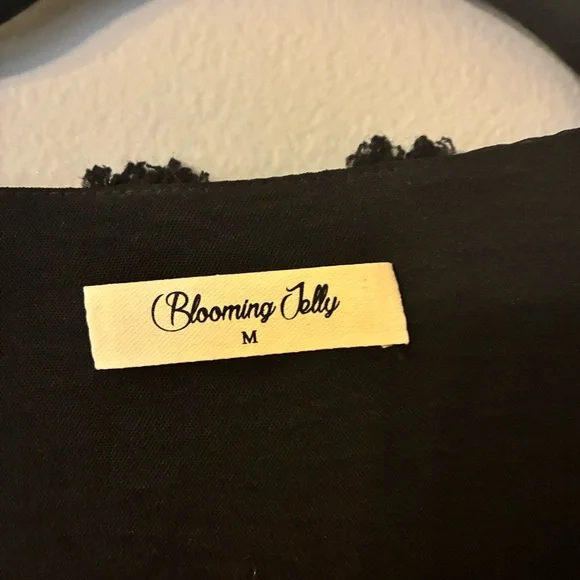 Blooming Jelly Black Polka Dot Chiffon Shift Dress V-Neck Ruffle Lined Sz M - Picture 4 of 8